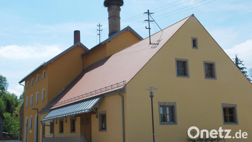 Am 17.Juli feiert die evangelische Kirchengemeinde Vohenstrauß ihren Gottesdienst im Kommunbrauhaus in Eslarn. Bild:  Ulrike Kießling/exb