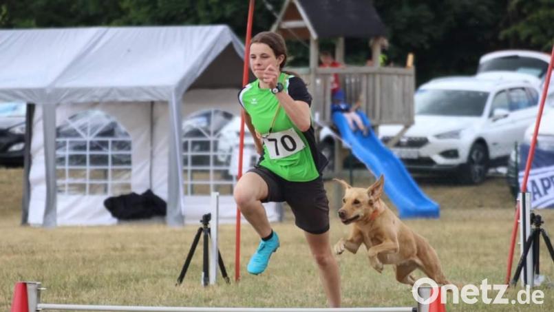 Julia Klein gewann mit Mina den 2000-Meter-Geländelauf. Bild: Schönberger