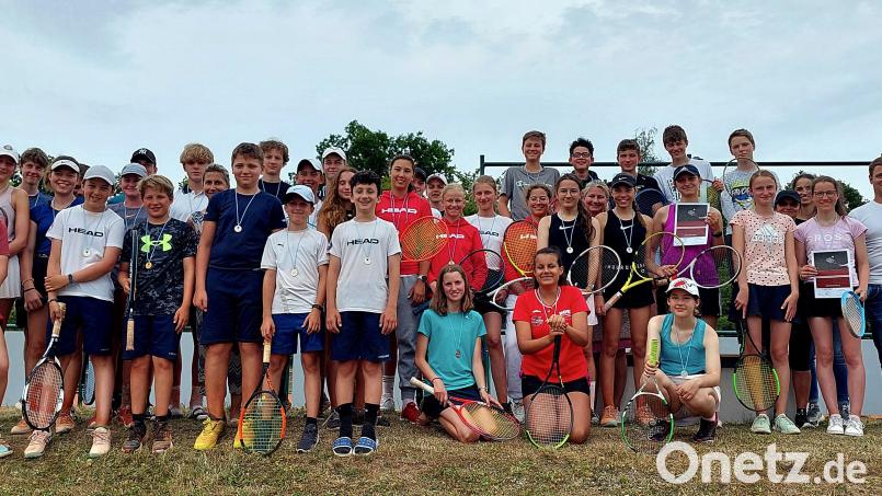 Gemeinsam bestritten sie das Bezirksfinale im Tennis. Bild: R. Kreuzer