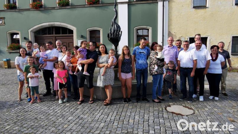 Die Eltern mit zwei und drei Kindern durften sich über eine finanzielle Beihilfe aus der Zierer-Stiftung freuen. Bild: gz