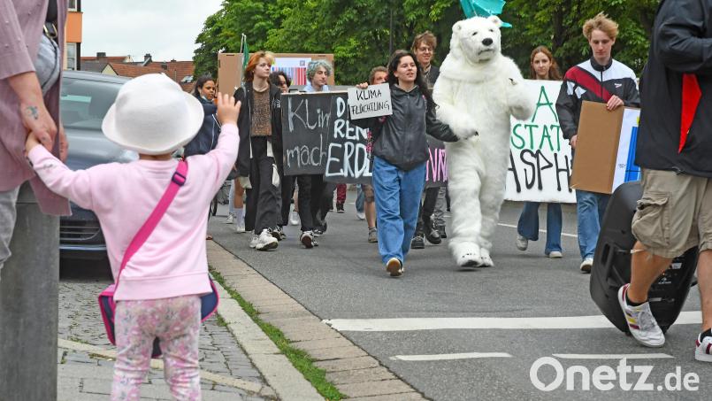 Fridays for Future demonstrierten am Freitag unter dem Motto &quot;Klimagerechtigkeit für alle&quot;. Bild: Gabi Schönberger