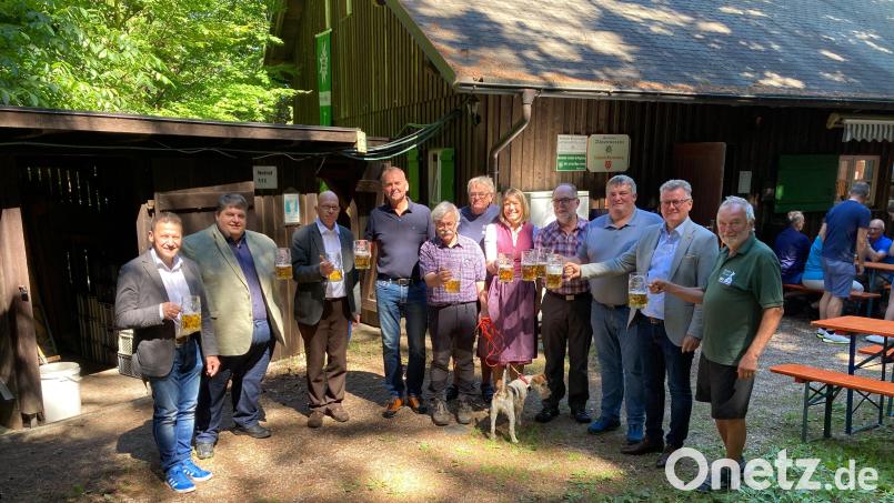 Die Eröffnungsrunde bei der Angfeld-Hüttenkirwa der Alpenvereins-Sektion Sulzbach-Rosenberg. Bild: elg