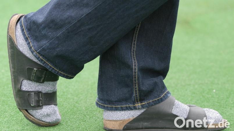 Sandalen, Birkenstock oder Adiletten mit Socken getragen – so stellt man sich im Ausland oft die deutschen Füße vor. Symbolbild: Uwe Anspach