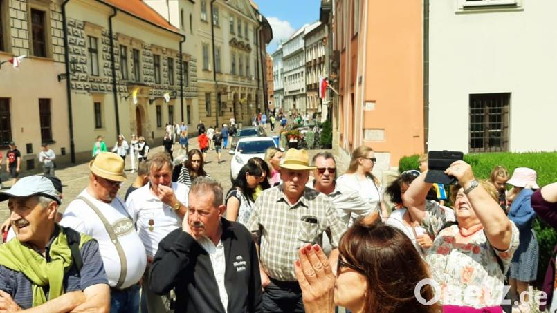 Die SKK Wernberg-Köblitz und ukrainische Frauen und Kinder gemeinsam in Krakau während einer Stadtführung. Bild: Eimer/exb