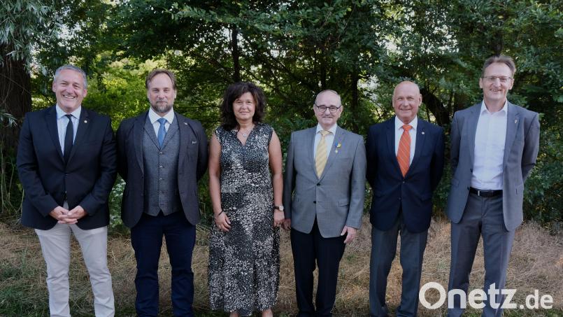 Im 28. Clubjahr leiten sie für zwölf Monate die Geschicke des Lions-Club Amberg-Sulzbach (von links): Präsident Matthias Hahn, 1. Vizepräsident und Clubmaster Sascha Richterstetter, 2. Vizepräsidentin Christine Arnold, Schatzmeister Hans Fürnkäs, Past-Präsident Gustl Walleter und Clubsekretär Stefan Huber. Bild: usc
