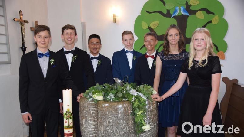 Ihre Konfirmation feierten (von links) Hannes Lindner, Joshua Speigl, Samuel Melchner, Lukas Ölmann, Marinus Raap, Melanie Specht und Anna Lederer am Sonntag in Königstein. Bild: wku