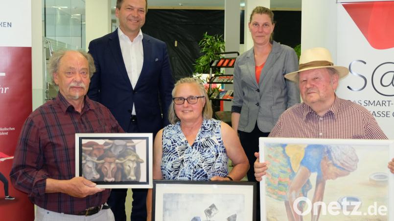 Wechsel der Ausstellung des OKV in der Sparkasse. Bild: Margit Demleitner, Sparkasse Oberpfalz Nord/exb