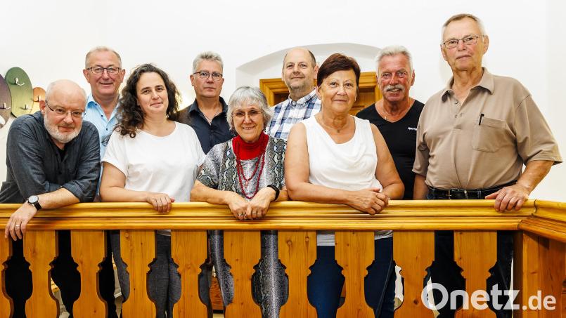 Der Vorstand der Fotofreunde Pfreimd besteht aus (von links): Clemens Hösamer, Josef Wiesent, Susanne Kimmerl, Gerhard Birner, Monika Renda, Thomas Hösl, Erna Lotter, Alfred Hammer und Hans-Erich Jenke. Bild: sus