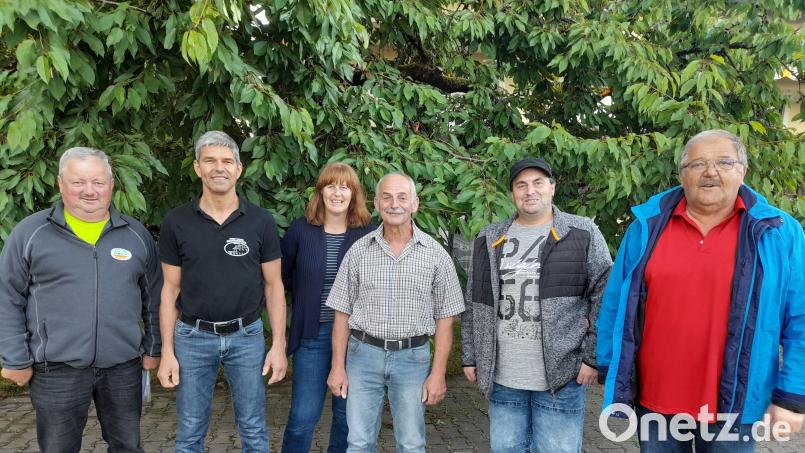 Ehrungen beim Stammtisch Kuemmerling: (von links) Vorsitzender Karlheinz Pilhöfer, Robert Zagel, Kassiererin Petra Schwab, Hans Luber, Rainer Pürner und Reinhold Zahn. Bild: Doris Holzwarth/exb
