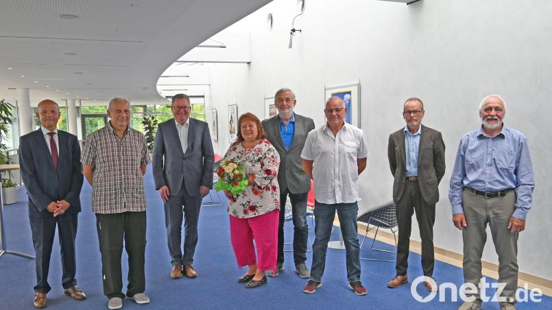 Von links: Günter Simmerl, Kurt Bauer, OB Michael Cerny, Klara Koller, Erwin Besold, Horst Glöckl, Reiner Busch, Karl Koller Bild: Thomas Graml, Stadt Amberg/exb