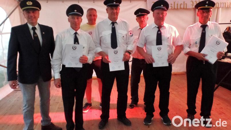 Die Ehrung für 40 und 25 Jahre Treue zum Bayerischen Soldatenbund (BSB) stand im Mittelpunkt beim Heimatabend. Unser Bild zeigt (von links), BSB-Kreisvorsitzender Thomas Semba, Alfons Schäffler, Markus Walter, Gerhard Müller, 2. Vorsitzender Konrad Krywinski, Michael Biersack sowie Vorsitzender Alois Kausler. Bild: br