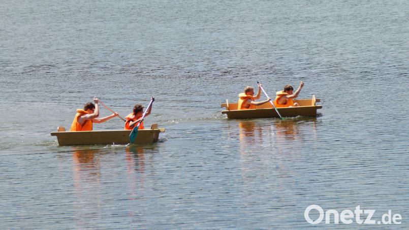 Diese beiden Teams steuerten ganz gezielt die rote Boje im Eixendorfer Stausee an. Bild: wel
