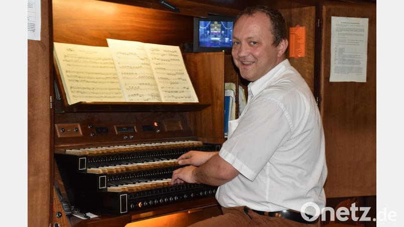Organist Piotr Pajak eröffnet die "Punkt 12"-Mittagsandacht. Bild: hcz
