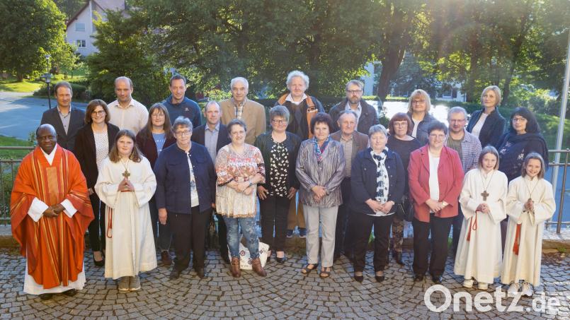 Bei der Jubelkommunion in Griesbach trafen sich viele Teilnehmer, die vor 30, 40, 50, 60, 70 und 77 Jahren erstmals an den Tisch des Herrn traten. Bild: Fotostudio Hummer