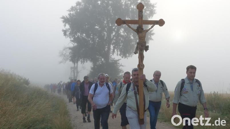 Den Wallfahrern von St. Vitus Schnaittenbach ist optimales Pilgerwetter beschert. Bild: ads