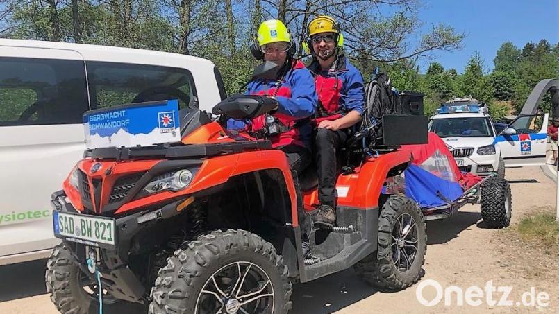 Dieses Quad mit Anhänger nutzt die Bergwacht zur Rettung von Unfallopfern in unwegsamem Gelände. Am Samstag ist das Gefährt beim Landkreislauf im Einsatz. Bild: Dieter Güll