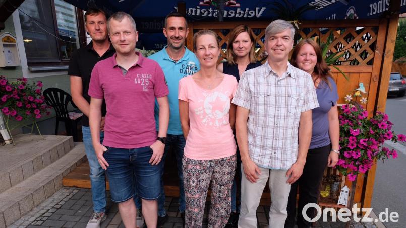 Die neue Vorstandschaft des Förderkreises der Grund- und Mittelschule Kirchenthumbach, von links Matthias Prösl (Schriftführer), Martin Kleber (2. Vorstand), Reinhard Lindner (Kassier), Romy Gradl, Kerstin Gerchau, Lothar Thumbeck (1. Vorstand), Barbara Raps. Bild: exb