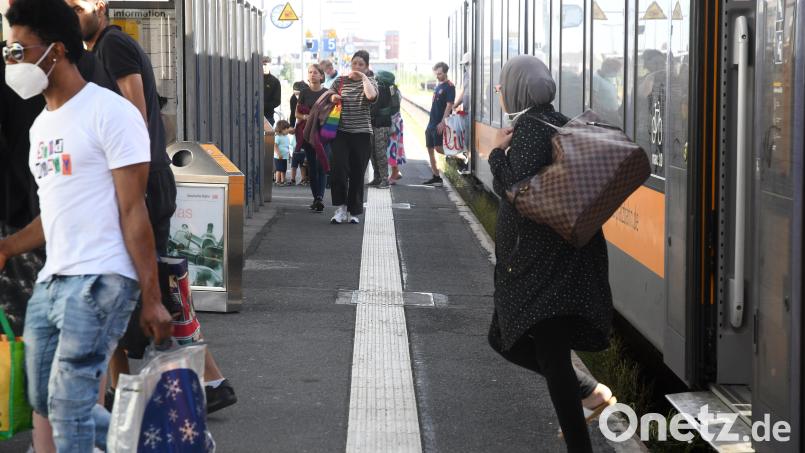 Mit der Maske im Zug. Kein Spaß Bild: Sebald, Lisa [ald]