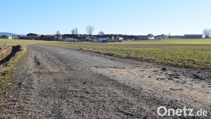 Für die Sanierung eines Flurbereinigungsweges im Bereich Lauterbach bei Mähring stellt der Marktrat Fräsgut oder Schottermaterial zur Verfügung. Symbolbild: szl
