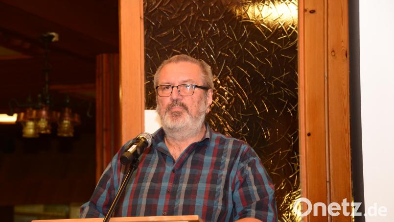 Rektor Gerhard Steiner freut sich, dass die Zottbachtalschulen Pleystein als eine von zwei Schulen in der Oberpfalz für den Schulversuch zum Zug kommen. Bild: bey