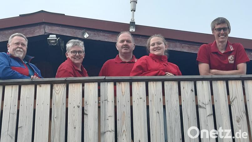 Das Team der Bergwacht Mehlmeisel (von links): Peter Bauer (Kassier), Carmen Schmidt, Holger Schmidt (Bereitschaftsleiter), Leonie Schmidt und Alexander Nelkel (stellvertretender Bereitschaftsleiter). Bild: gis