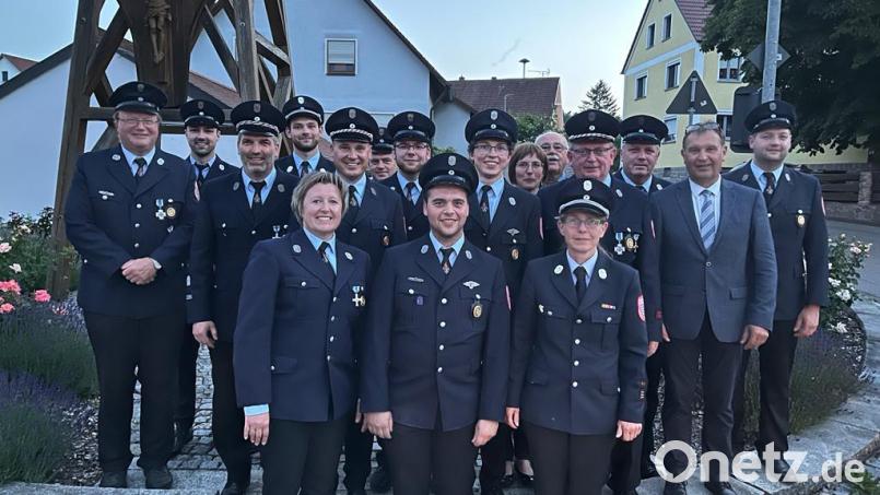 Die Wahl des neuen Verwaltungsrates stand im Mittelpunkt der Jahreshauptversammlung der Feuerwehr Iffelsdorf. Bild: Michael Kiener/exb