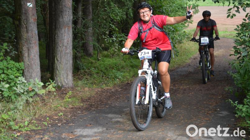 Wo ist die nächste Station? Auch das müssen die Radfahrer bei der Schirmitzer Rätselrundfahrt selbst ergründen. Bild: fz