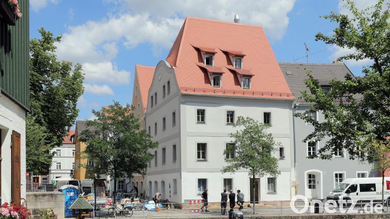 Beim Notstain-Haus an der Schiffgasse ist das Gerüst abgebaut. Mit anderen Worten: Die Eröffnung von &quot;Das Notstain&quot; rückt immer näher. Bild: Wolfgang Steinbacher