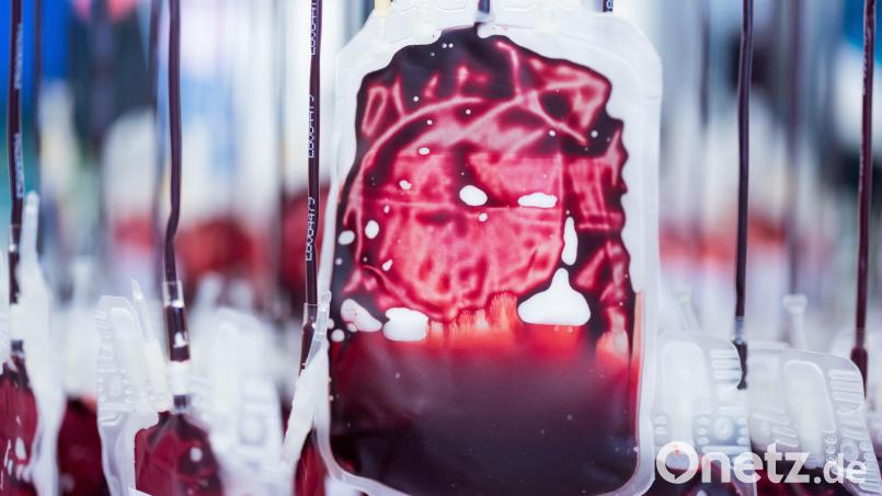 Rund 2000 Konserven werden täglich benötigt. Die Lage bei den Blutspenden in Bayern bleibt angespannt. Bild: Rolf Vennenbernd