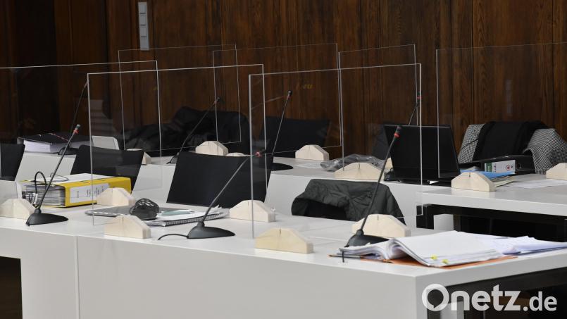 Ein Sitzungssaal am Amberger Landgericht. Im Prozess um Kindesmisshandlung kam ein junges Paar mit einer Bewährungsstrafe davon. Symbolbild: Petra Hartl