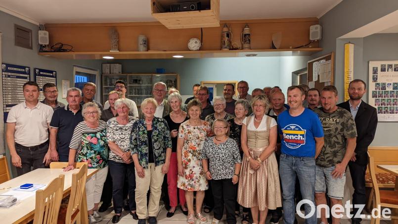 Bei der Jahreshauptversammlung des SV Diendorf wurden zahlreiche Mitglieder und Betreuer geehrt. Bild: Jonas Leyerer/exb