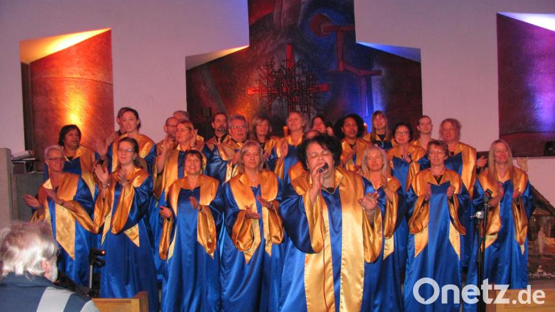 Endlich wieder am Altar in St. Markus in Weiden stehen und die Gottesdienstbesucher mit zu herzen gehenden oder auch fetzigen Gospelsongs erfreuen, darauf freut sich der Gospelchor &quot;Hope and Joy&quot; unter Leitung von Remona Fink mit Max Braun am Keaboard. Dazu sind die Gläubigen am Sonntag um 18 Uhr eingeladen.. Bild: sei