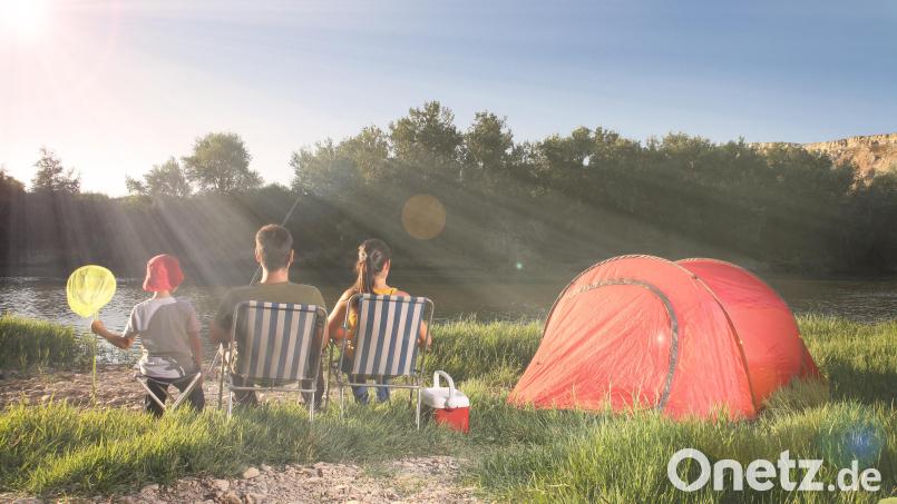 Schlechte Laune verfliegt in der Natur meistens sofort. Erst recht beim Campen. Bild: robcartorres - stock.adobe.com