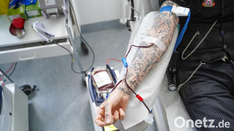 Ein Spender spendet anlässlich des Weltblutspendertages Blut im Zentrum für Transfusionsmedizin und Zelltherapie an der Charité. Symbolbild: Jörg Carstensen