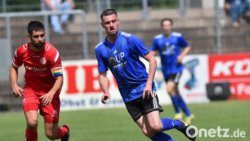 Josef Rodler (rechts) traf zum 0:2 und setzte kurz vor dem Abpfiff auch den Schlusspunkt zum 0:5. Archivbild: A. Schwarzmeier