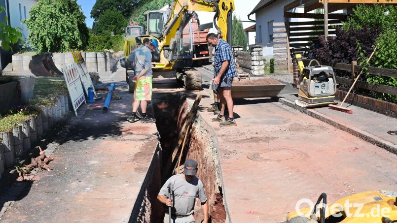 Die Erneuerungen des Wasser- und Kanalnetzes in der Nordstraße gehen zügig voran, führen aber für die Anwohner zu unvermeidbaren Behinderungen. Bild: gf