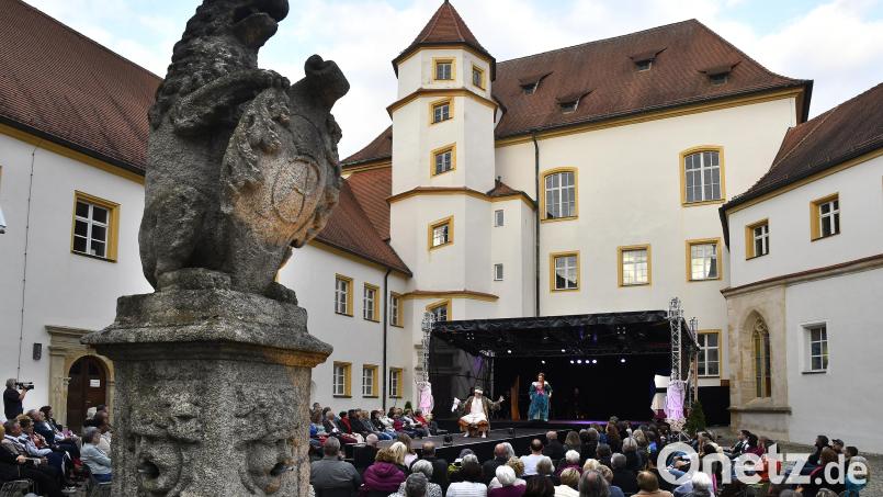 Mit der Theaterkömödie &quot;Der eingebildete Kranke&quot; von Jean-Baptiste Poquelin alias Molière begannen die 4. Sulzbacher Schlossfestspiele. Bild: Petra Hartl