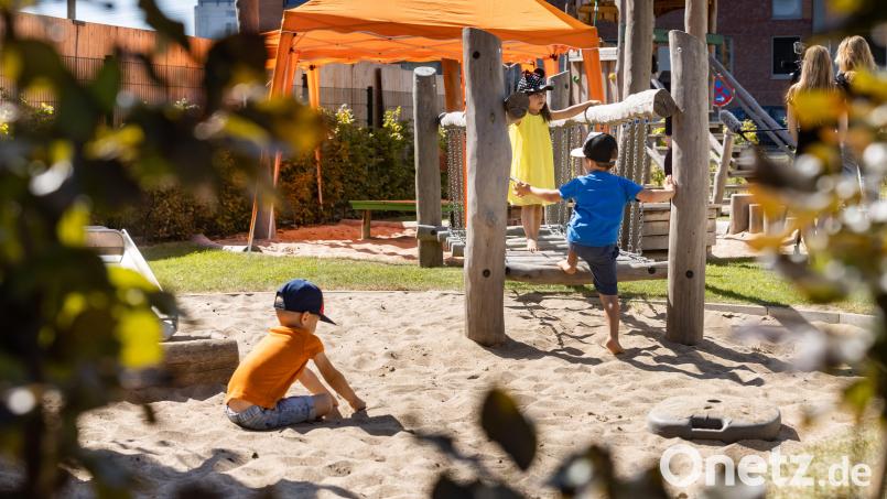 687 Kinder sind momentan in den zwölf Sulzbach-Rosenberger Betreuungseinrichtungen untergebracht. Doch der Platz reicht nicht - 88 Kinder mussten abgewiesen werden. Die Situation hat sich in den vergangenen Jahren verschärft. Symbolbild: Ulrich Perrey/dpa