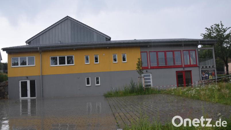 Der Anbau an die Mehrzweckhalle, das neue Gemeindezentrum, rechts der Sitzungssaal. Es entstehen Parkplätze und als Zufahrt die neue Amalienstraße. Bild: fz