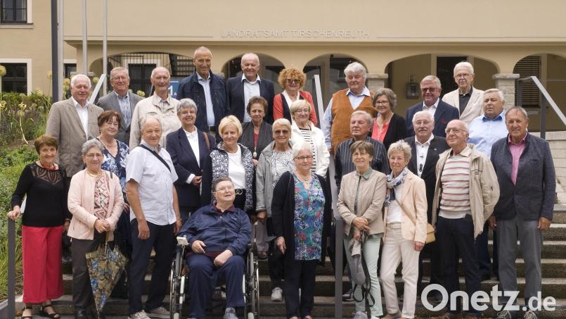 Die Schulkameraden des Jahrgangs 1946/47 trafen sich anlässlich ihres 75. Geburtstags. Bild: Karin Ockl/exb