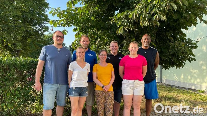 Der neue Vorstand (von links): Daniel Waldhauser, Elena Wopperer, Manuel Zachmann, Céline Baneux, Heiko Hering, Alina Hering und Johnny Griffin. Bild: uz