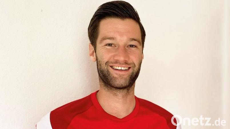 Maximilian Reichenauer mit dem Dynamo-Wappen auf der Brust. Der Raigeringer ist seit Saisonbeginn in Dresden Co-Trainer der U19. Bild: Reichenauer/exb