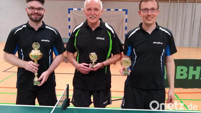 Die Tischtennis-Vereinsmeister 2022: Benjamin Lingl, Manfred Sand und Maximilian Sand (von links). Bild: sm