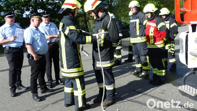 Die Schiedsrichter beobachten alles sehr genau ob auch jeder Handgriff sitzt. Bild: sl