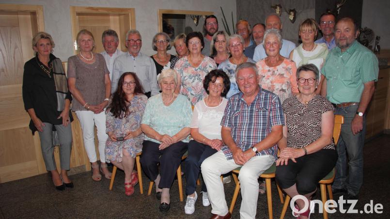 Der Gesangverein Liederkranz 1864 Windischeschenbach ehrt viele treue Mitglieder. Bild: Friedhelm Uffmann/exb