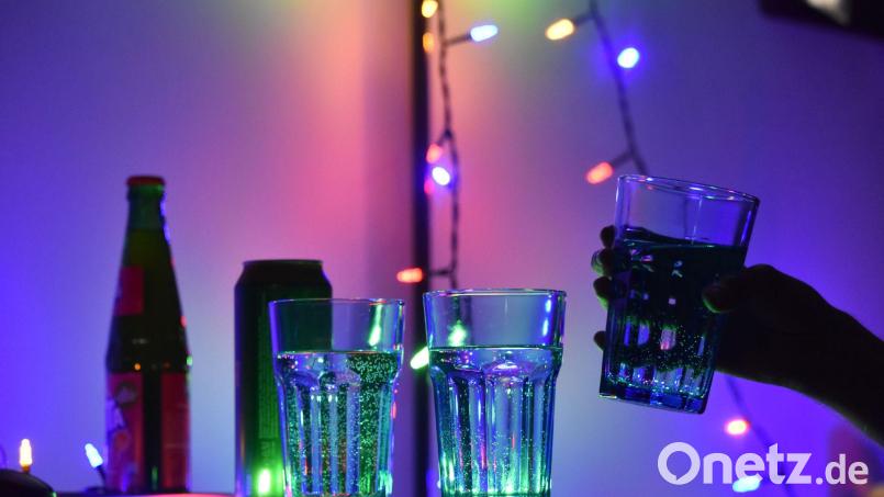 Die meist geschmacks- und geruchlosen Chemikalien werden in die Getränke ihrer Opfer geschüttet. Bild: Christian Thiele/dpa