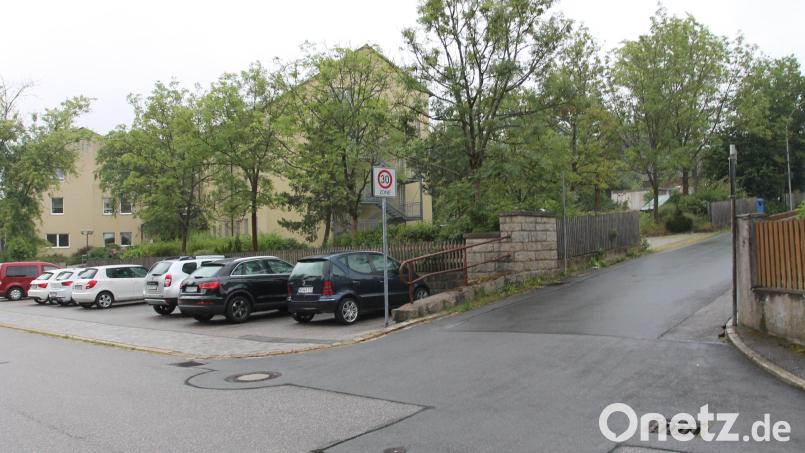 Auf einer Teilfläche eines Grundstücks neben dem ehemaligen Vohenstraußer Krankenhaus könnte eine Wohnanlage entstehen. Bild: pi