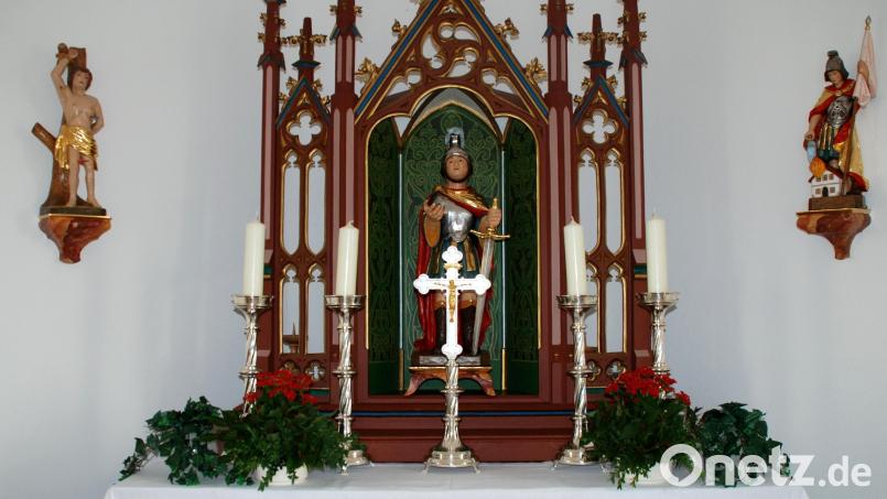 Bereits 175 Jahre ziert der kleine neugotische Altar die Donatuskapelle in Aschach. Bild: sche
