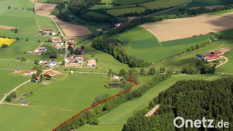 Eine größere Renaturierungsmaßnahme nahe der Kläranlage bei Bernhof (rot markiert) soll die Qualität der Gleiritsch merklich verbessern. Bildmontage: akp