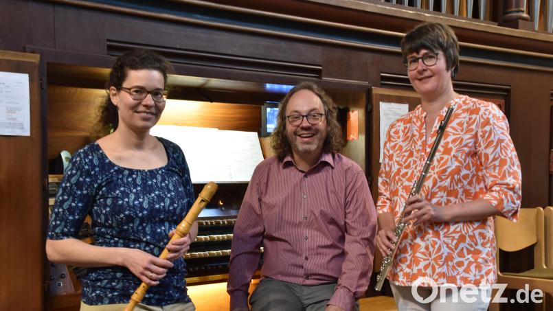 Gisela Baur- Pajak, Stefan Schultes und Alexandra Reger (von links) begeistern bei der zweiten, vom Förderkreis für Kirchenmusik in St. Josef präsentierten &quot;musikalischen Mittagsandacht&quot;. Bild: hcz